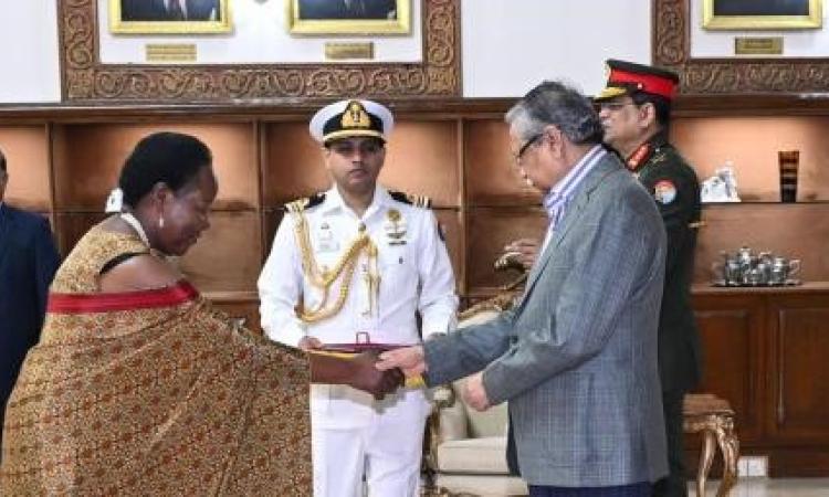 H.E PROF. JOYCE KAKURAMATSI KIKAFUNDA PRESENTS CREDENTIALS TO THE PRESIDENT OF THE PEOPLE'S REPUBLIC OF BANGLADESH